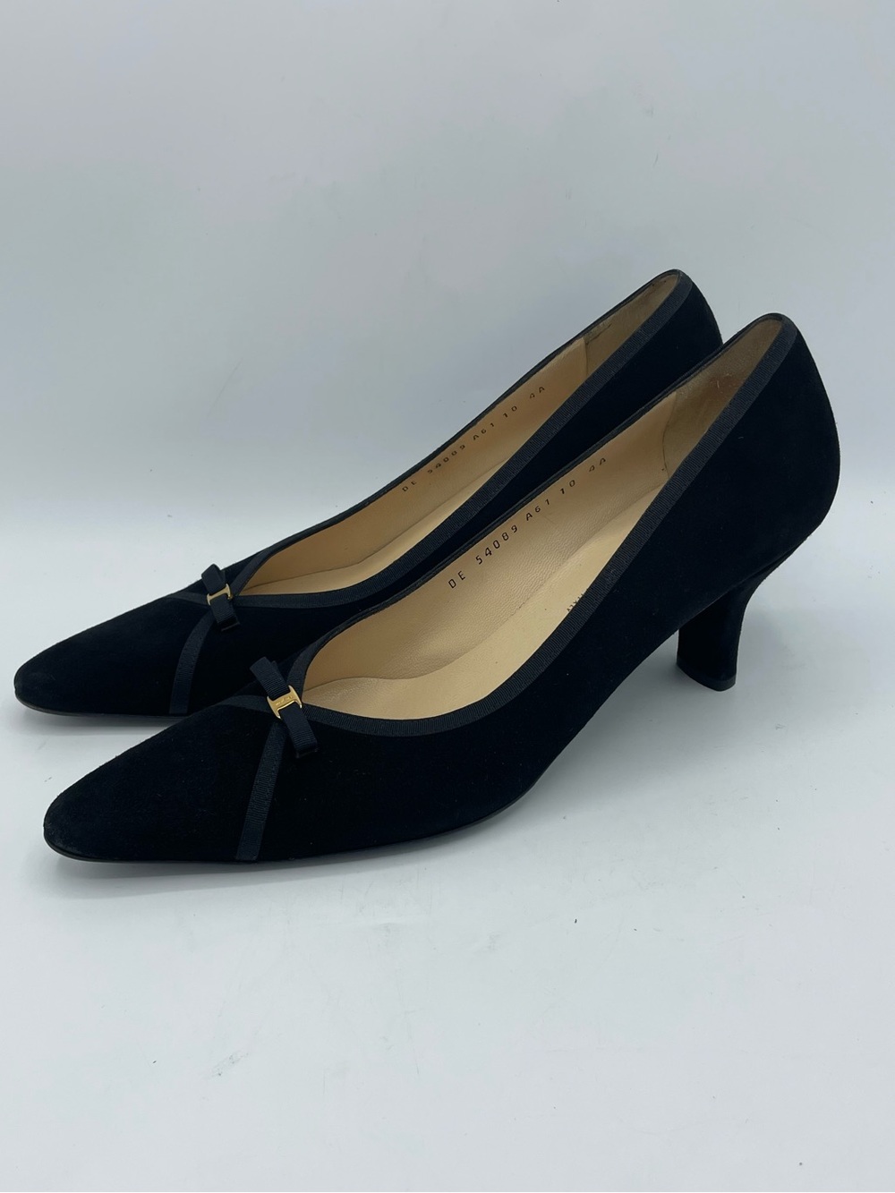 Salvatore Ferragamo Black Suede Pointed Toe Heel. Made in Italy. Size 1…